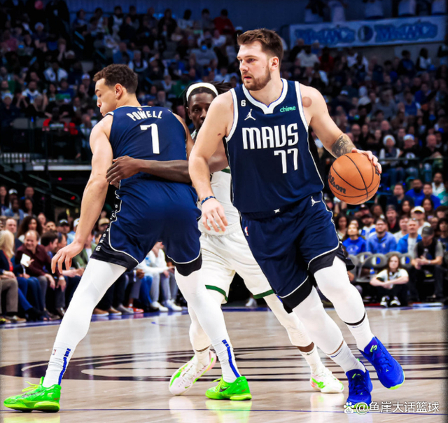 包含阿扎伦卡回归赛场，逆转首场状态亮眼，独行侠观众沸腾！的词条开云体育赛事直播