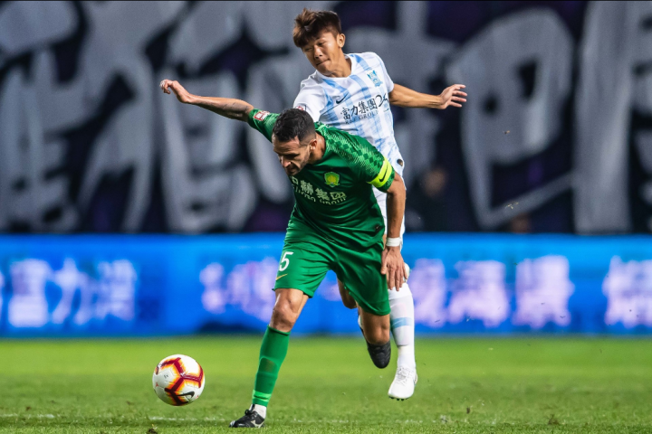 夏洛特黄蜂迎中超关键赛，今晚调整名单，话题不断，年轻球员得到机会的简单介绍